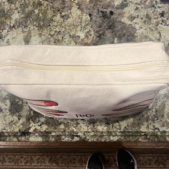 R+Co Day+Night Travel Bag with Red Nail Art 11”x3” - Brand New! Empty Bag - Picture 2 of 4